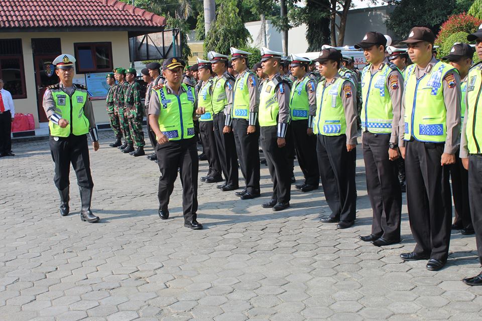 Ops Simpatik Candi 2017 : Kapolres Rembang Pimpin Apel Gelar Pasukan