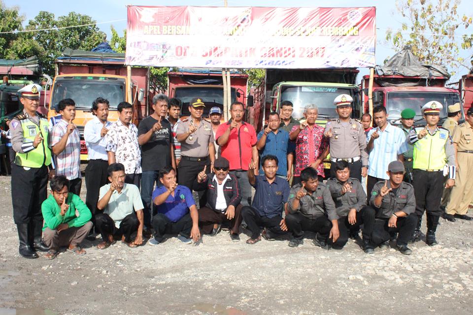Ops Simpatik Candi 2017 : Kapolres Rembang Menjadi Irup Apel Bersama Sopir Angkutan Barang Sekabupaten Rembang