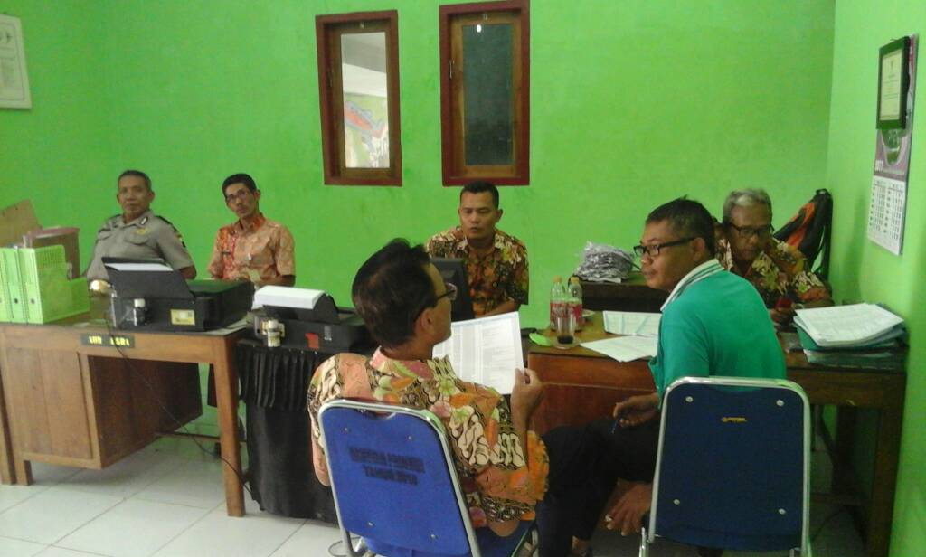 Instensifkan Patroli dan Sambang, Anggota Polsek Bantarsari Polres Cilacap Sampaikan Pesan Kamtibmas