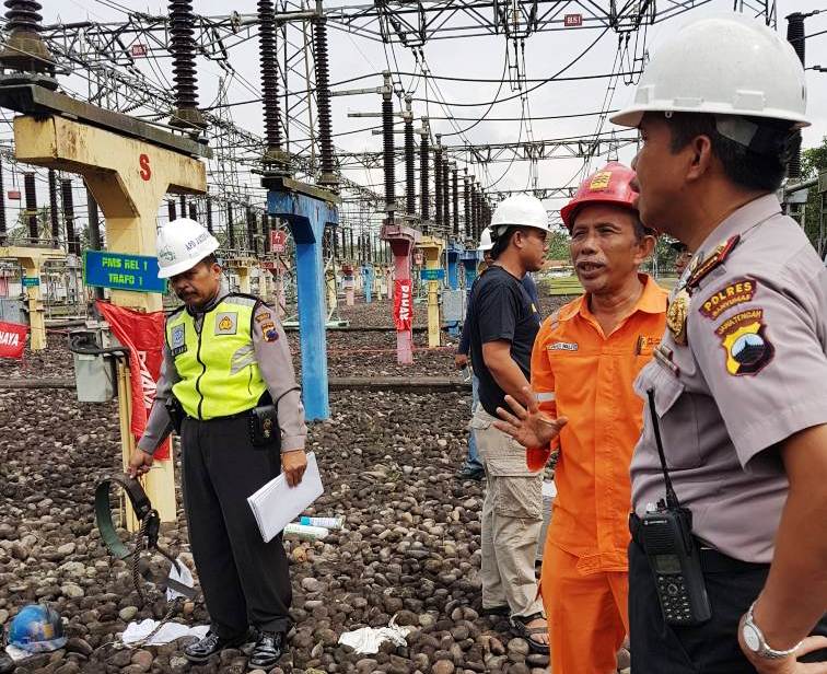  Tersengat Listrik  Tegangan Tinggi Korban Mengalami Luka 