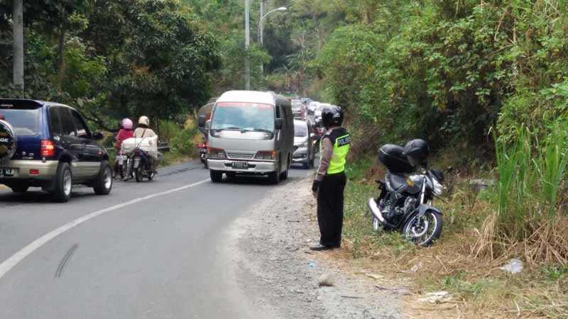 Antisipasi Kepadatan Arus Arah Guci Polsek Balapulang Tegal