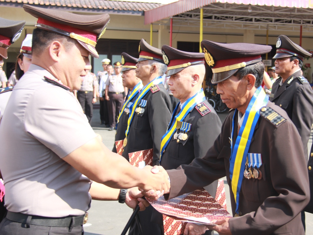 31 Purnawirawan Polri Diwisuda Polres Cilacap