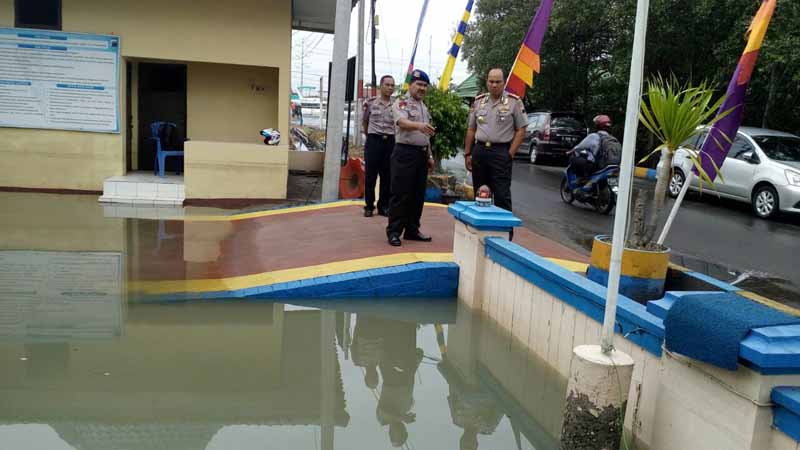Serangan Rob, Kantor Ditpolairud Dipenuhi Air Laut