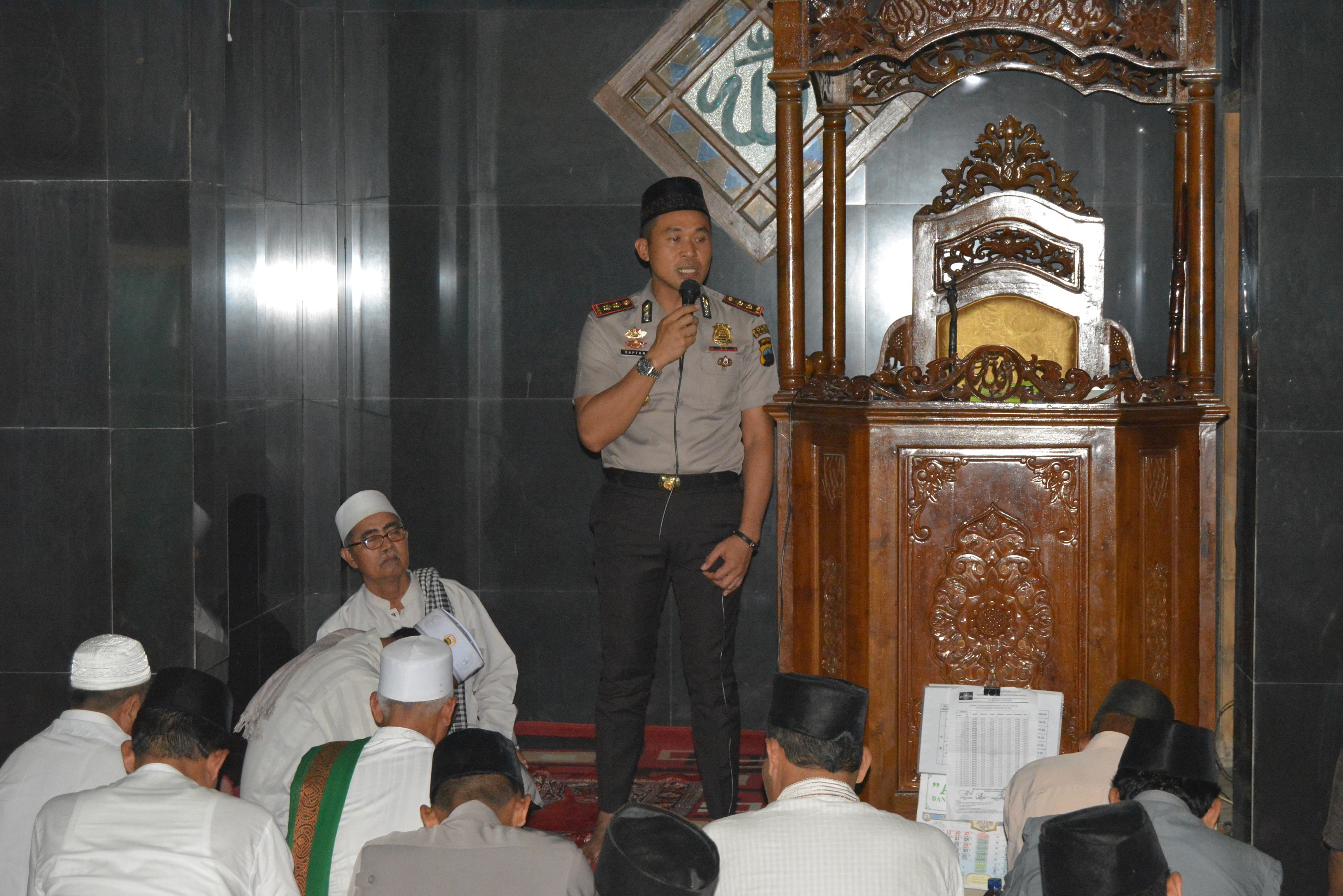 Melalui Tarawih Keliling Kapolres Blora Sampaikan Pesan Kamtimbmas