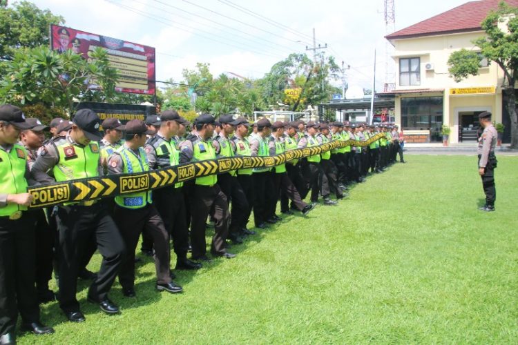 Polres Brebes Gelar Latihan Pengendalian Massa - Tribrata News Jawa Tengah