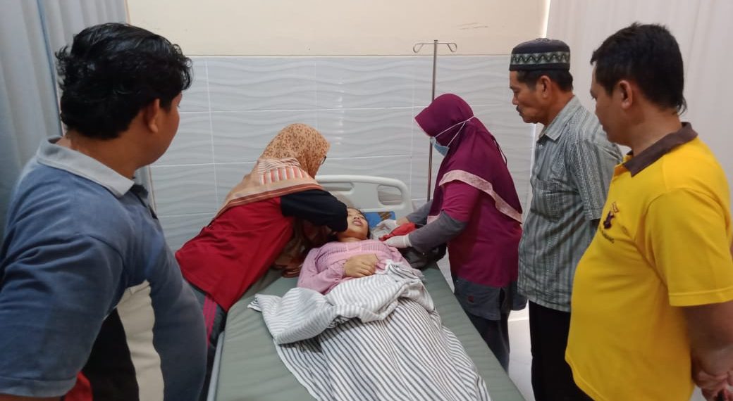 Kisah asmara dua muda mudi ini cukup membuat hati trenyuh. Seorang wanita meninggal dunia, saat datang ke rumah pacarnya, Jum’at (23 Agustus 2019) sekira pukul 07.30 Wib.