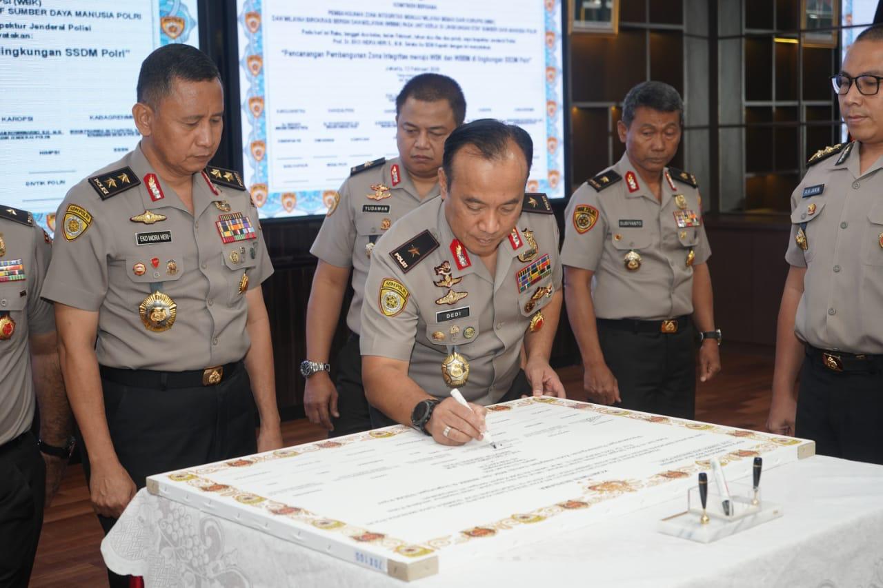 Wujudkan Pelayanan Bersih Dari KKN, SSDM Polri Canangkan Zona ...