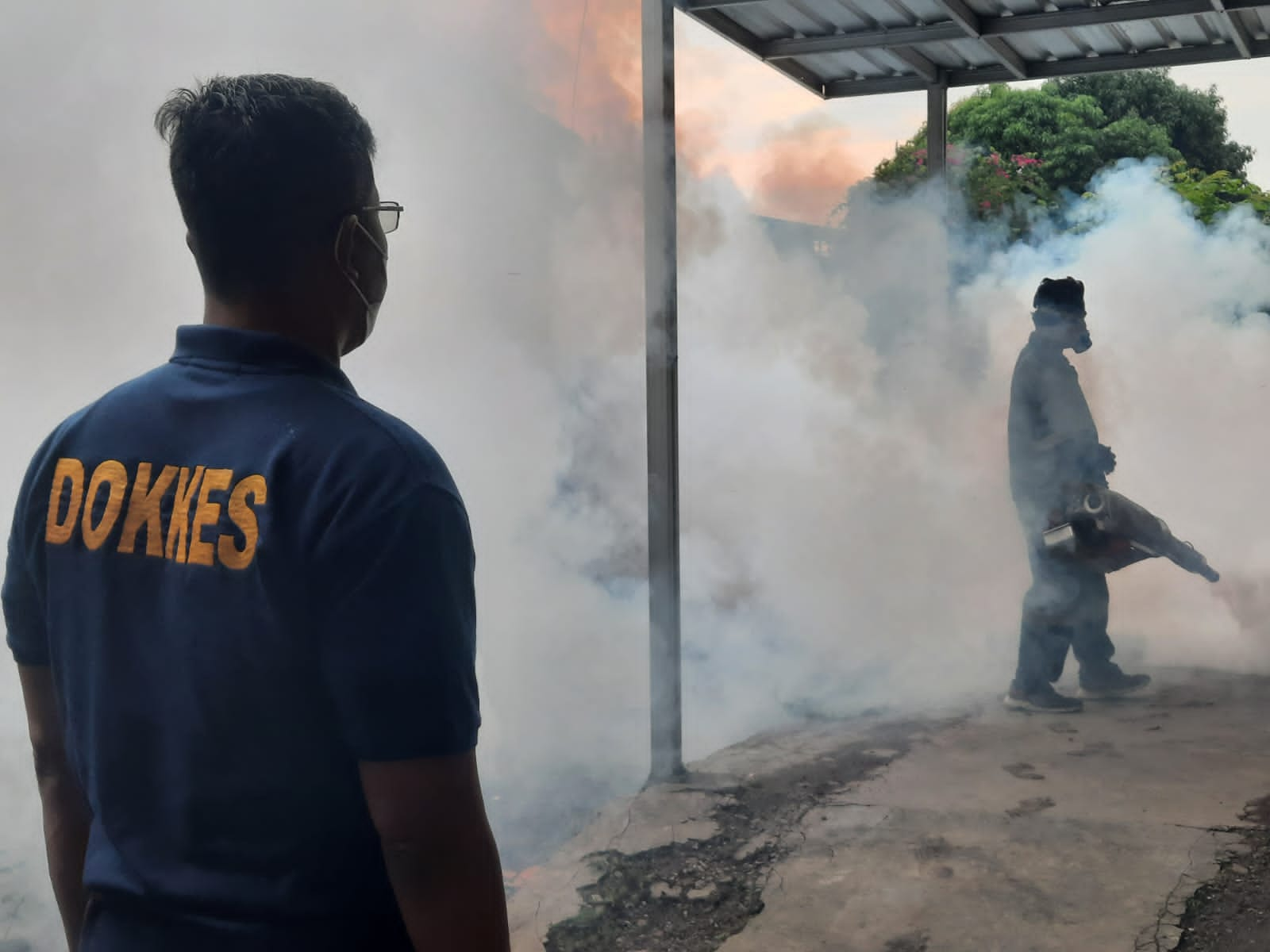 To Prevent Dengue Fever Outbreaks, Pekalongan City Police Implement Fogging