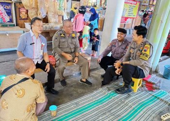 Aipda Yudha Bersama Polisi RW Sambang Pasar Peterongan Wujudkan Kamtibmas Di Tengah Masyarakat