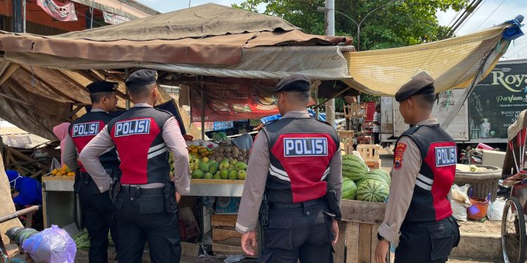 Antisipasi Kriminalitas, Personil Sat Samapta Polres Pekalongan Ajak Warga tingkatkan Kewaspadaan