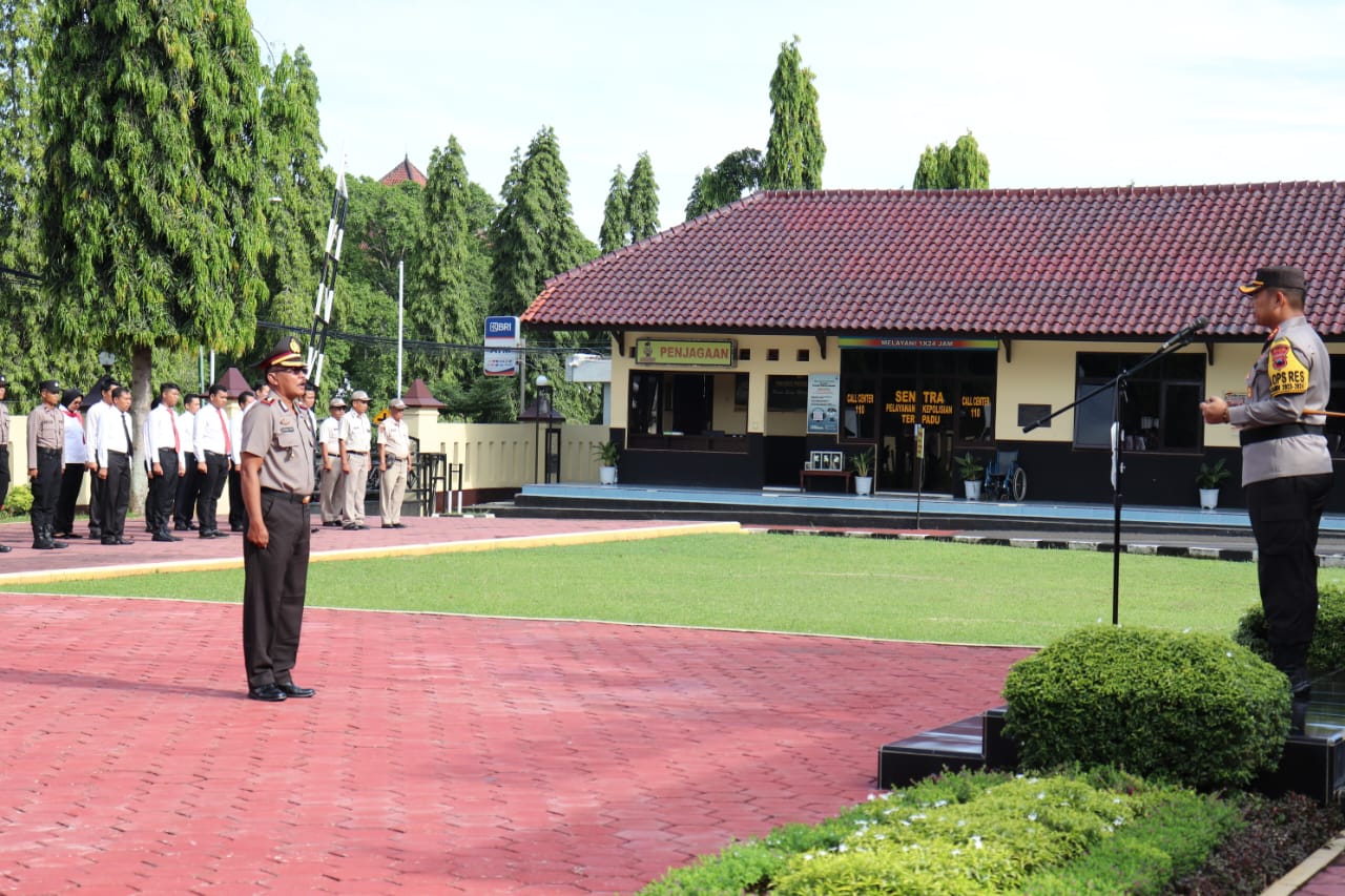 Kapolres Pekalongan Pimpin Upacara Kenaikan Pangkat Pengabdian TMT 1 ...