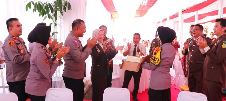 Kapolres Pekalongan Berikan Kejutan di Hari Bhakti Adhyaksa Ke-64