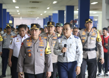 Optimalikan Keamanan Transportasi Selama Nataru, Kapolri Kunjungi Terminal Tirtonadi Solo