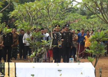 Kapolres Pekalongan Pimpin Upacara Persemayaman dan Pemakaman Almarhum Aiptu Kanapi