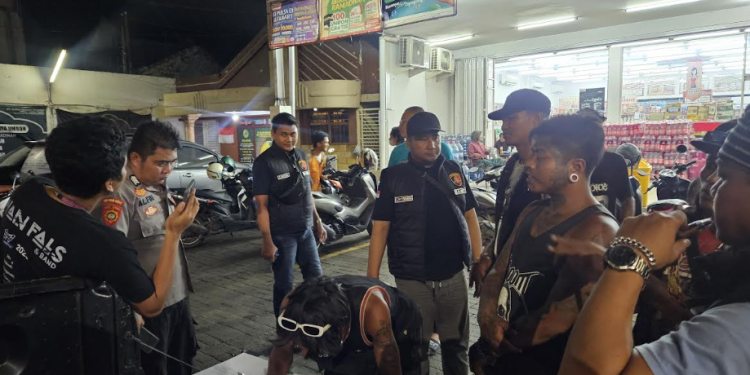 Gelar KRYDGuna Antisipasi Kriminalitas dan Premanisme, Polsek Kedungwuni Berikan Himbauankepada Pengamen Jalanan