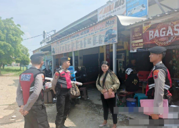 Ngobrol Bareng Warga, Polisi di Pekalongan Ajak Warga Jaga Kamtibmas yang Kondusif