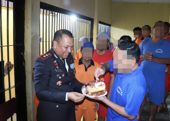 AKBP Doni Berbagi Kue Ulang Tahun Bersama Warga Rutan, Warnai Momen Hari Bhayangkara Ke-79 di Polres Pekalongan