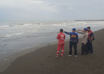 KP IX – 1003 Lakukan Pencarian Kapal Nelayan Tengelam Di Perairan Karang Jeruk