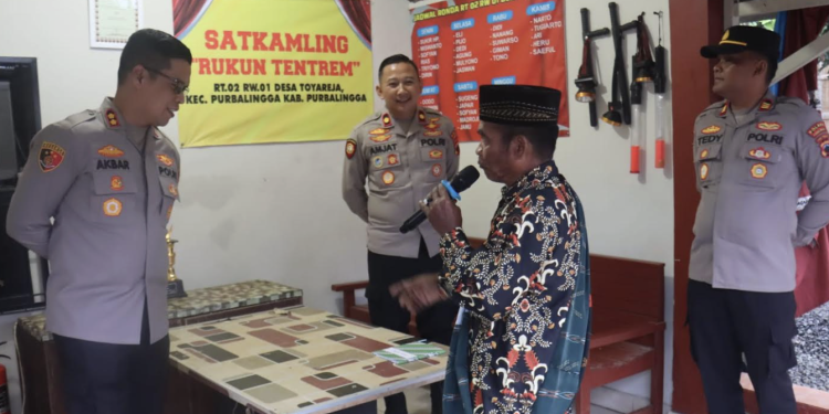 Kunjungi Satkamling, Kapolres Purbalingga Ajak Warga Aktif Jaga Keamanan Lingkungan