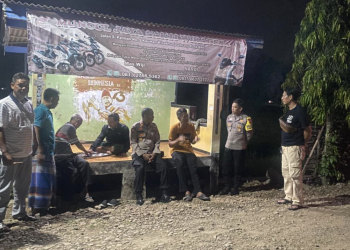 Sambangi Satkamling, Kapolsek Sragi Ajak Bersinergi dalam Menjaga Kondusifitas Kamtibmas