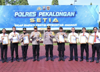 Tingkatkan Kepercayaan Publik, Kapolres Pekalongan Beri Reward 10 Anggota Berprestasi