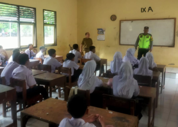 Sambangi Sekolah, Bhabinkamtibmas Jajaran Polres Pekalongan Beri Pembinaan Karakter dan Tekankan Bahaya Bullying